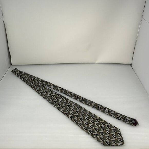 Daniel Hechter Green Geometric Business Silk Tie (E3) - Picture 2 of 6